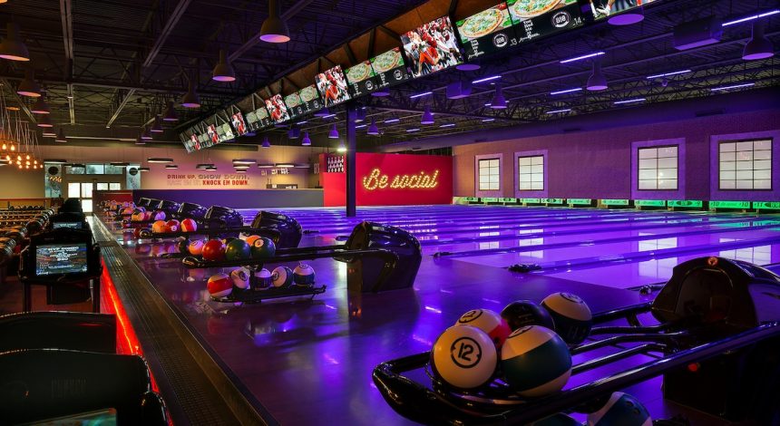 810 BOWLING_MC Lanes